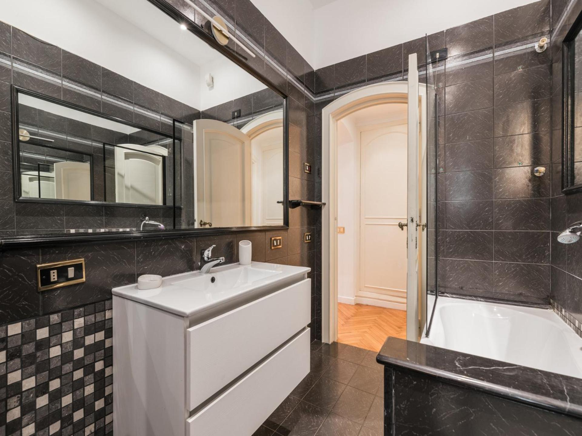 The Rent - Splendid Three-bedroom Near The Trevi Fountain Appartement Rome