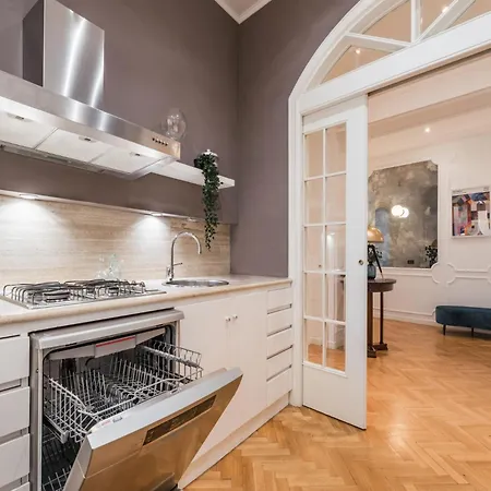 The Best Rent - Splendid Three-Bedroom Apartment Near The Trevi Fountain Rom Exterior foto